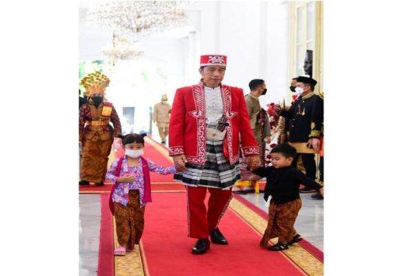 Presiden Jokowi Pakai Baju Adat Buton Di Upacara Hut Ri Ke Ada