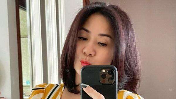 Tante Erni Foto Dengan Belahan Dada Buat Pria Geleng Kepala Ini Dia