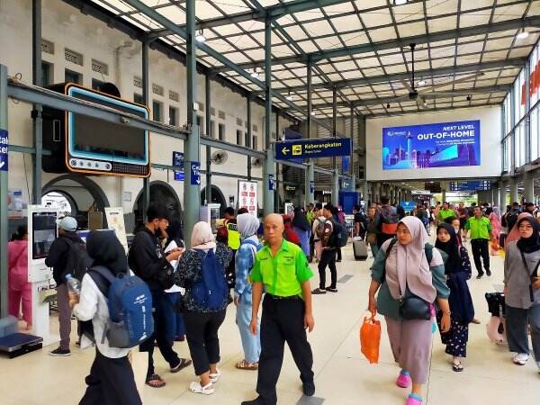 Banjir Semarang Kedatangan Dan Keberangkatan Kereta Dari Daop I