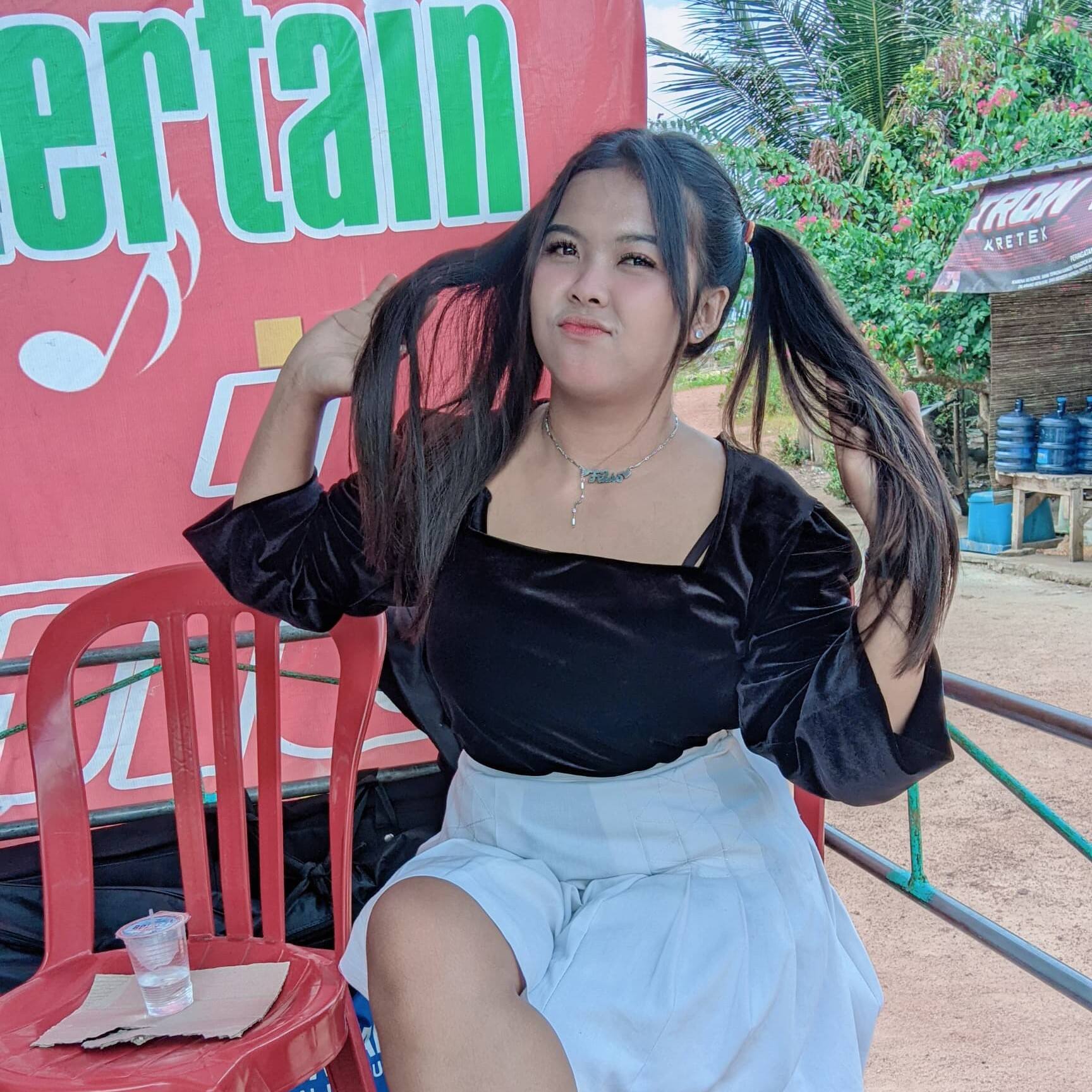 lilis suryani(felis)