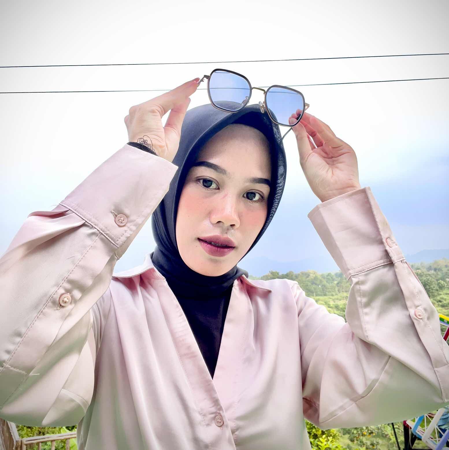 Rizka Esa Basri