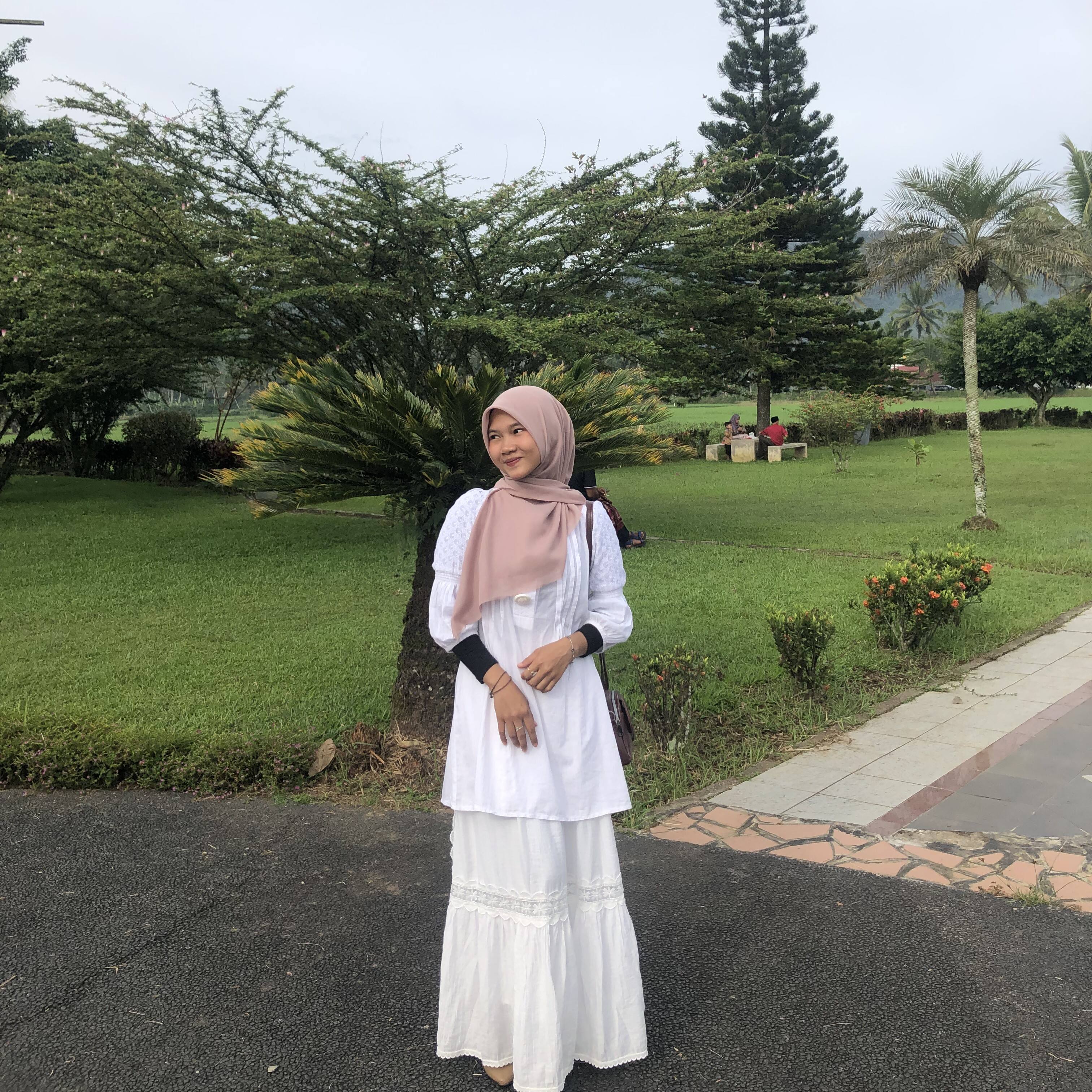 ella Wahutri