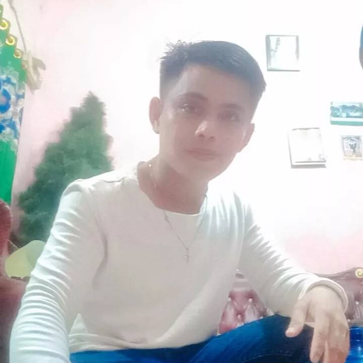 Denny Manullang 