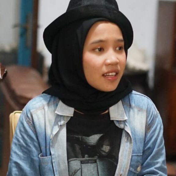 rizkahalawiyah@gmail.com