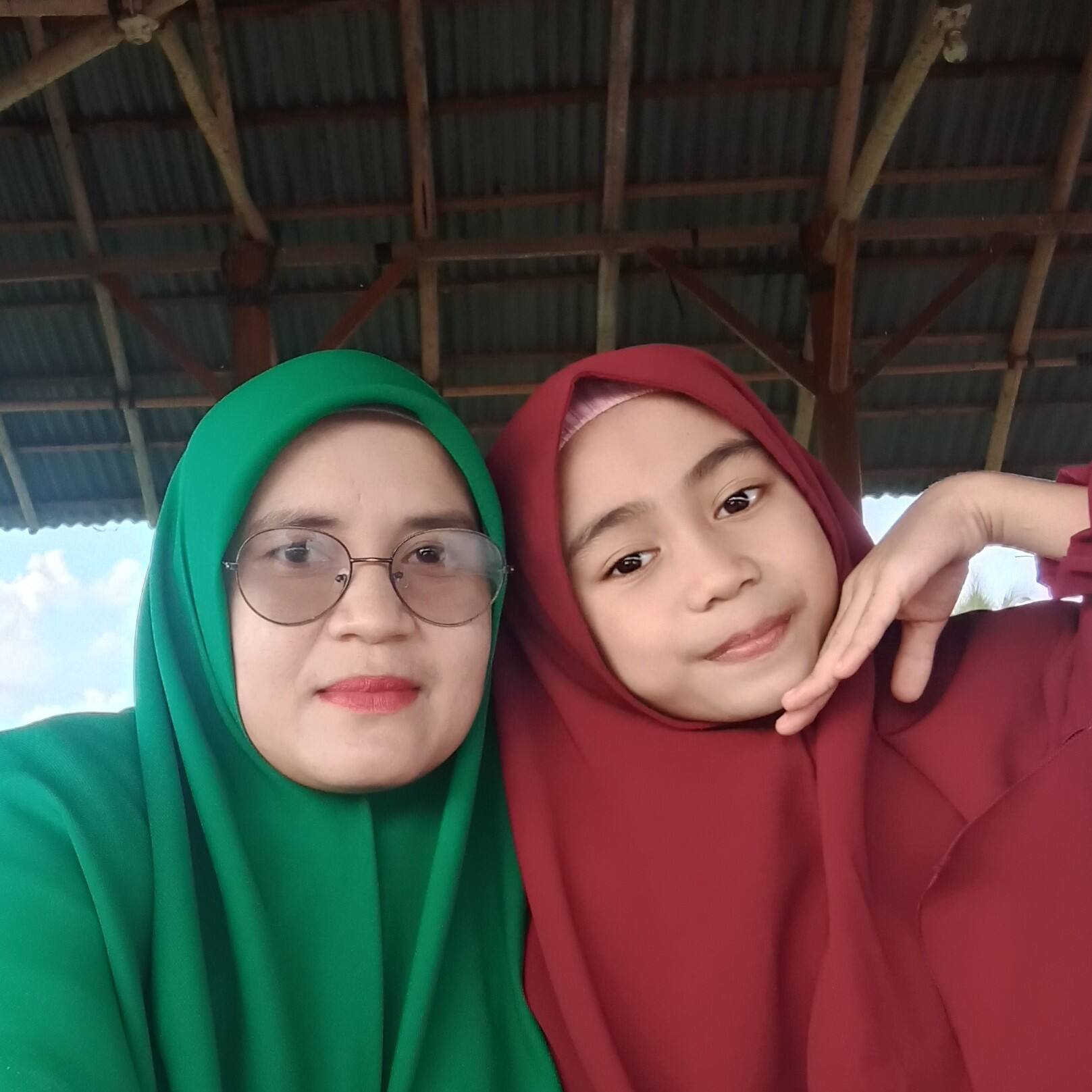 nur dahlia