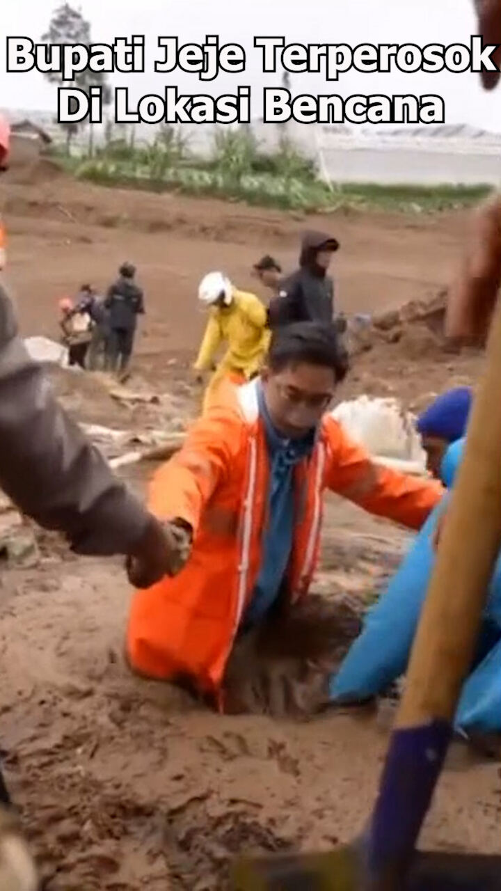 Bupati Jeje Terperosok Di Lokasi Bencana