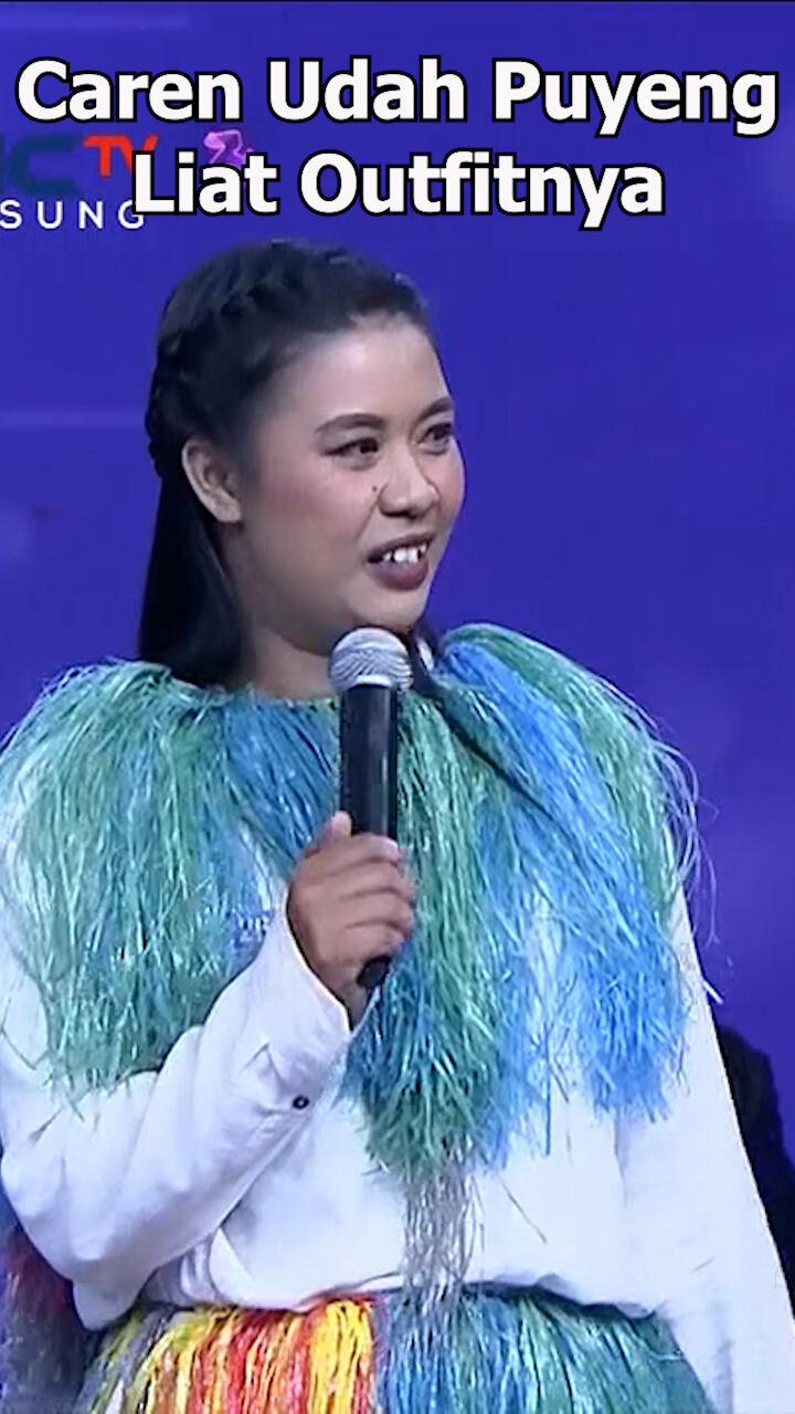 Caren Udah Puyeng Liat Outfitnya