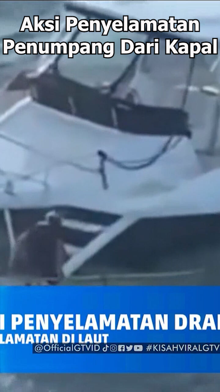 Aksi Penyelamatan Penumpang Dari Kapal