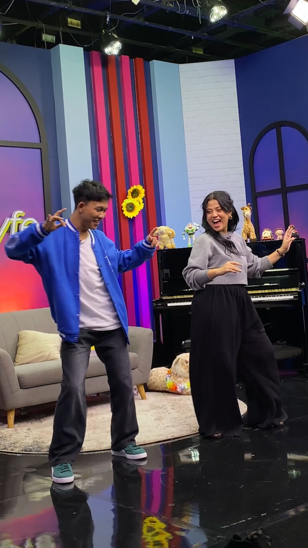 Dance Let S Get Loud Shabrina Dan Fajar Bikin Ngakak