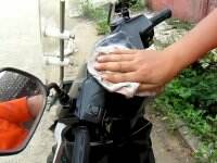 Ajaib! 2 Bahan Rumahan Ini Bikin Motor Auto Kinclong Seperti Baru