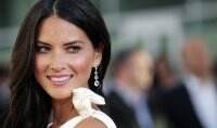 Kesulitan Menyusui, Olivia Munn Panik Susu Formula Jadi Langka di AS