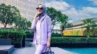 Imej Solehah Hancur, Syahrini Terciduk Minum Campuran Ini di Pinggiran Jalan Jepang: Jilbabnya Cuma Pencitraan!
