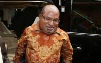 Lukas Enembe ke Singapura untuk Berobat sambil Berjudi