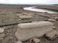 Geger! Ada Makam Tiba-tiba Bermunculan di Tengah-tengah Waduk Gajah Mungkur, Kenapa?