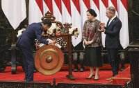 Kemarin Dengan Prabowo Hari Ini Dengan Puan Dimesrai Jokowi Para Capres Jangan Geer