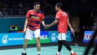 Indonesia Masters 2023: Momen Kocak Ahsan/Hendra, Tubrukan di Tengah Pertandingan