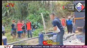 Miris! Rusak Jembatan Demi Parade Truk