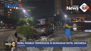 Minibus Terporosok Di Bundaran HI