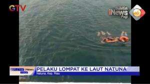 Pria Nekat Terjun Ke Laut Natuna
