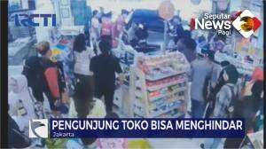Mobil Terobos Masuk Toko