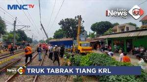 Truk Tabrak Tiang KRL