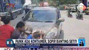 Mobil Tersangkut di Separator