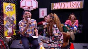 Novia & Ola Jago Banget Main Sing It!