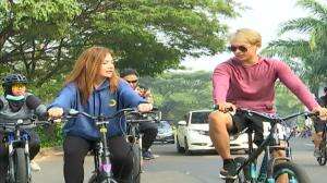 Irma dan Irfan Olah Raga Bersama di Masa New Normal