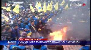 Demo soal RUU KPK, Mahasiswa Lempari Gedung KPK dengan Telur
