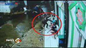 Aksi Perampasan Hp di Mushola Terekam CCTV
