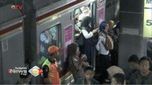 Penumpang KRL Terlantar