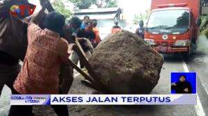 Waspada Longsor, Batu Besar Jatuh Hingga Menutupi Jalan Raya