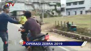 Hindari Razia, Pelanggar Tabrak Polisi