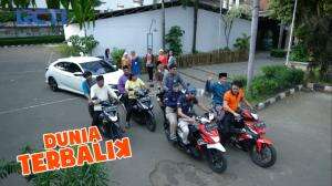 Pasukan Besuk Ke Rumah Sakit - Dunia Terbalik Eps. 2082-2083