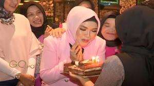 Umi Kalsum Ajak Sahabat Dan Keluarga Dinner Mewah