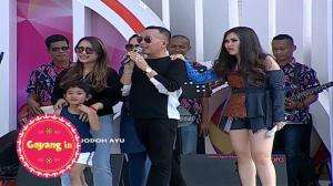 Keluarga Ting Ting Main Game Cari Jodoh Ayu