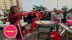 Nita Thalia Asik Banget Masak Nasi Goreng