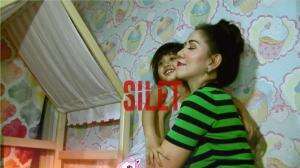 Keseruan Venna Melinda & Vania Athabina Belajar Sebelum Tidur