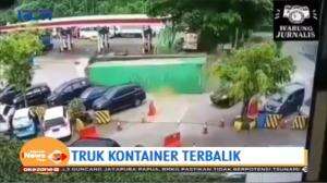 Truk Kontainer Terbalik Di Rest Area KM 97 Tol Purbaleunyi