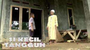 Semangat Indra Berjualan Nasi Goreng Dan Es Pensil