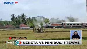 Minibus Ditabrak Kereta Api di Perlintasan Kereta Tanpa Palang Pintu
