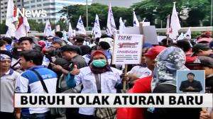 Ratusan Buruh Long March Menuju DPR Demo Tolak Omnibus Law