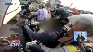 Viral! Pengendara Motor Ribut Karena Abu Rokok