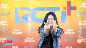 Dela Nggak Bisa Hidup Tanpa Ayam !