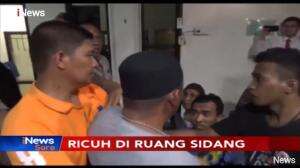 Mengamuk Di Ruang Sidang