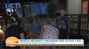 Gas Elpiji Langka, Warga Mandailing Natal Rela Antri