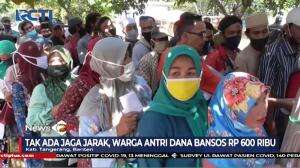 Ratusan Warga Tamgerang Antre Tanpa Jarak Demi Bansos
