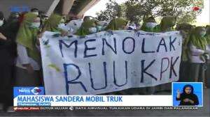 Aksi Mahasiswa Makassar Diwarnai Sandera Truk