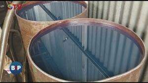 Gerebek Gudang Solar Oplosan di Palembang