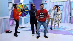 Tantangan Bernyanyi Sambil Pakai Sandal Refleksi - Rumah Seleb Eps. 195